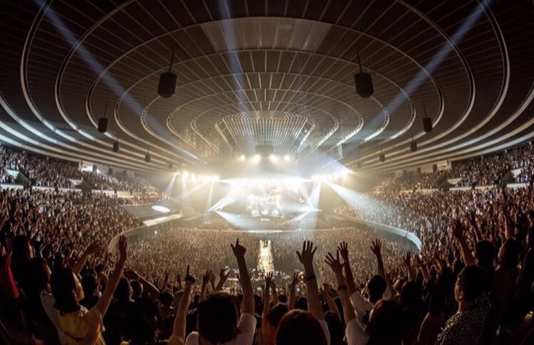 MamiAaabbbaaa's tweet photo. 今年は２公演参戦でした！
本当に感動する2日間。
1日目はアリーナS-4でほとんど真ん中の前で近過ぎたなぁ。
しばらく余韻にひたらしてください😂

#RADWIMPS
#AAGT https://t.co/1D3naUzf4y