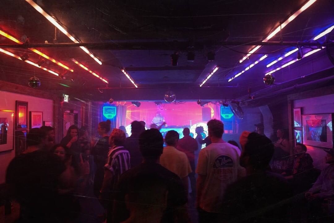 AlfAlpha's tweet photo. Thank You Portland, Oregon! Great vibes in the City of Roses! ⚡️⚡️🔊🌴🌴 @globalbasedpdx @theliqpdx #hepleysogood #AlfAlpha #globalbasedpdx #SuperSonido #SuperSonidoSistema #PortlandRaza https://t.co/vbiZuKZgDM