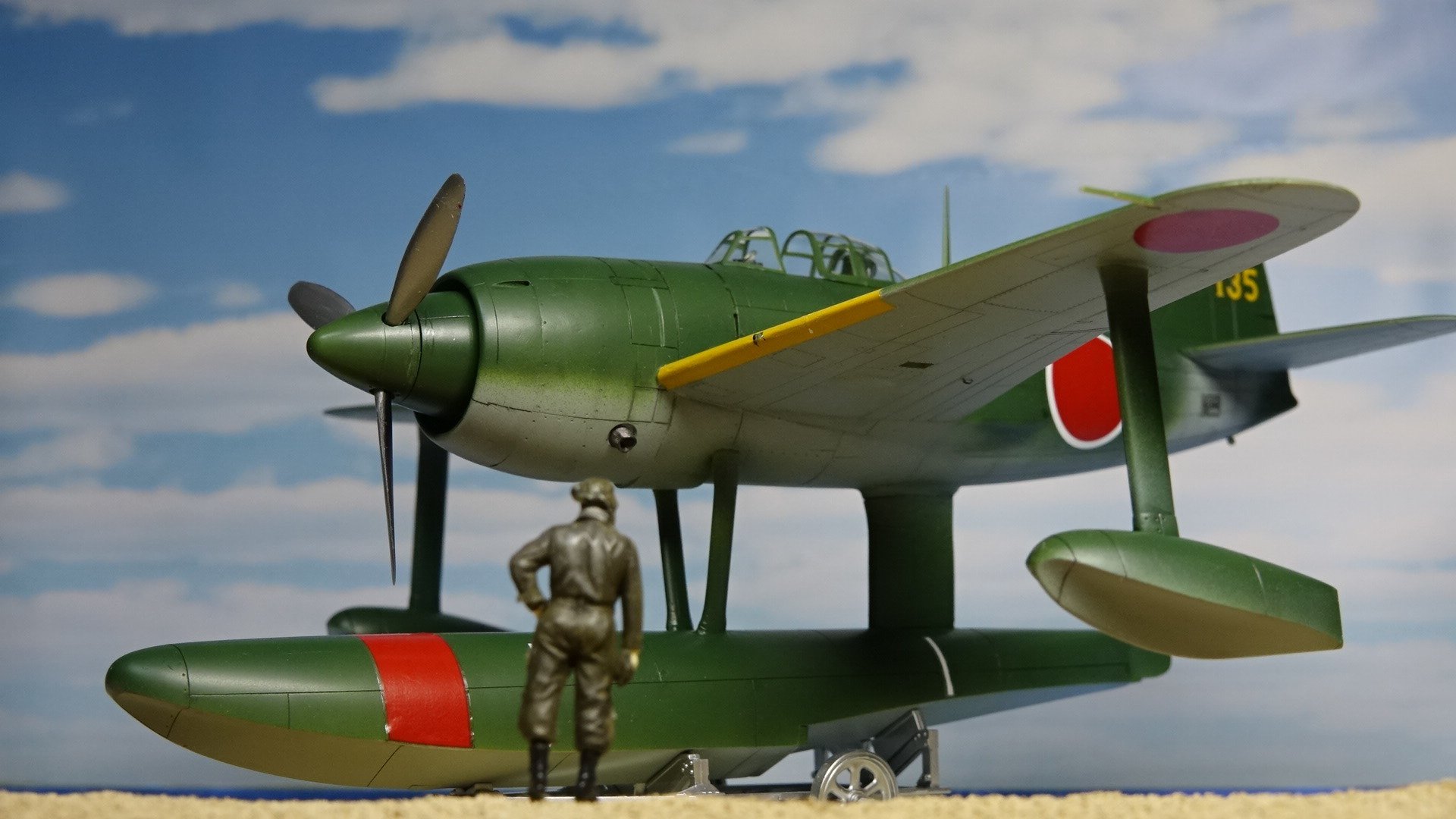 ししまるえっくす 1 48 川西 水上戦闘機 強風11型で御座います 完全なる素組で完成までに数十時間という 模型を楽しむ原点 の作りで御座います また紫電と並べて 強風 紫電 にしてみました って事は あとは やっぱり紫電改 ｶﾅ 夏だ海だ水上