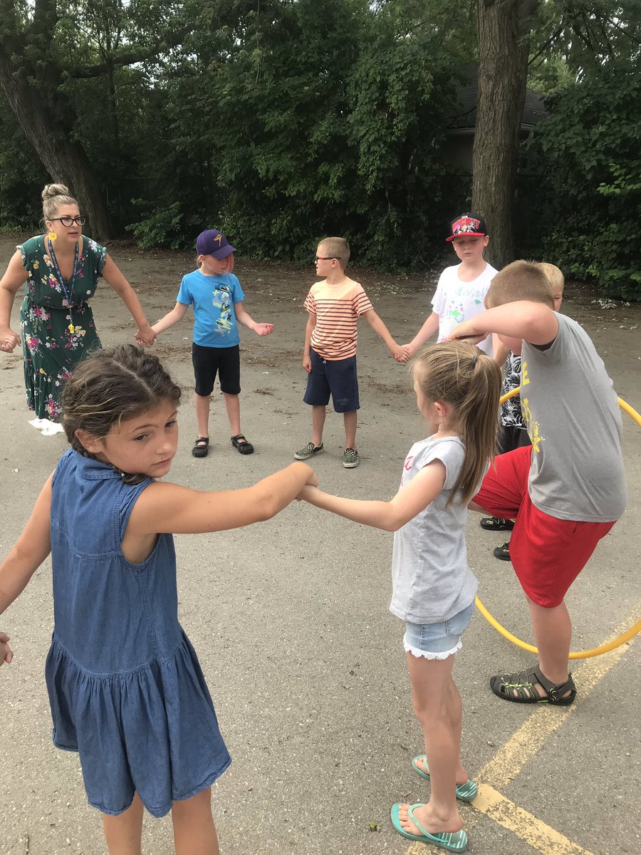 DCSummerHEAT's tweet image. Working together to build a community @DCSummerHEAT #hoolahoopchallenge #collaborate #workingtogether #teamwork #imatteratdsbn #community @DSBNSummerHEAT