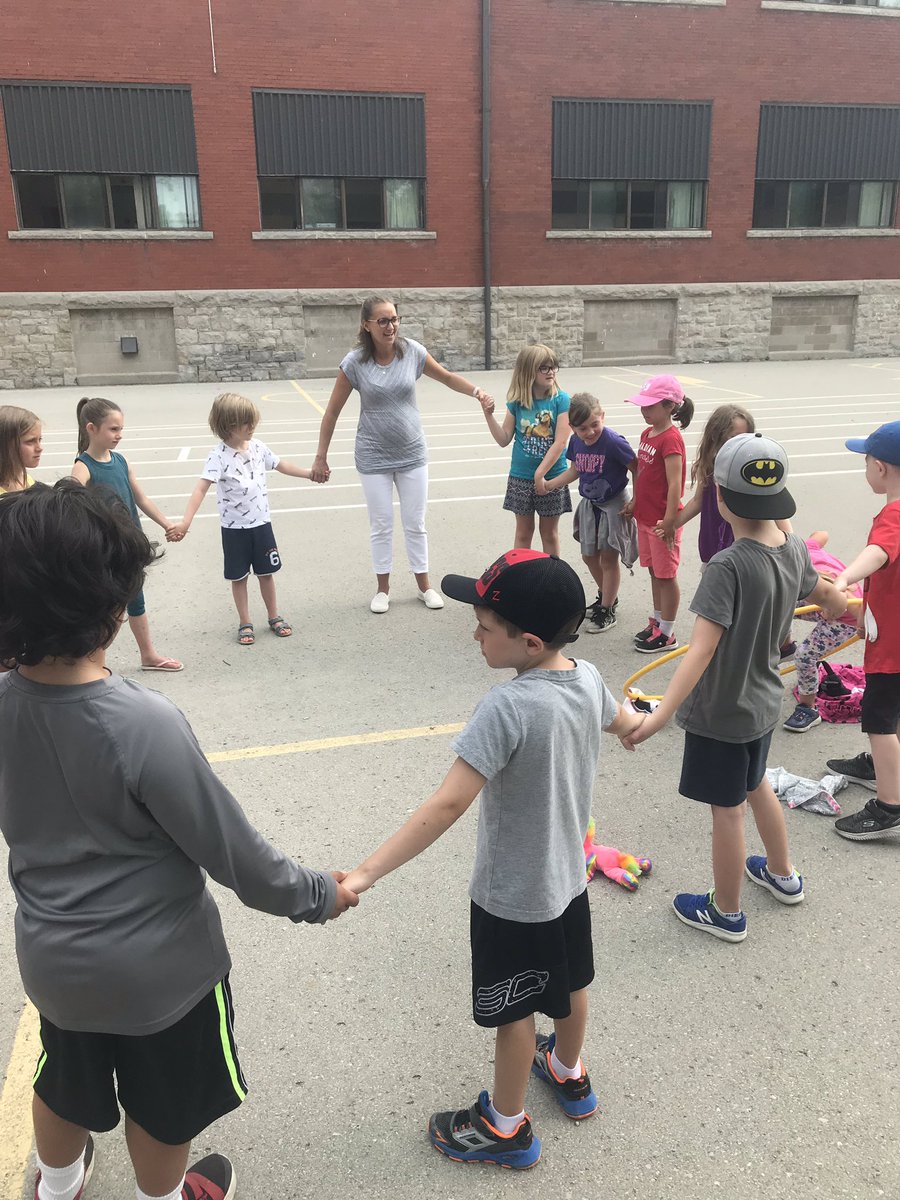 DCSummerHEAT's tweet image. Working together to build a community @DCSummerHEAT #hoolahoopchallenge #collaborate #workingtogether #teamwork #imatteratdsbn #community @DSBNSummerHEAT