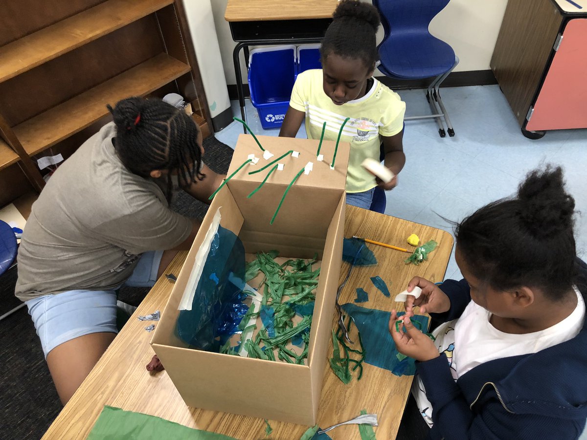 GeckosJE's tweet photo. Creating a habitat for an endangered animal #makers #cooperation https://t.co/0GupazOUVG