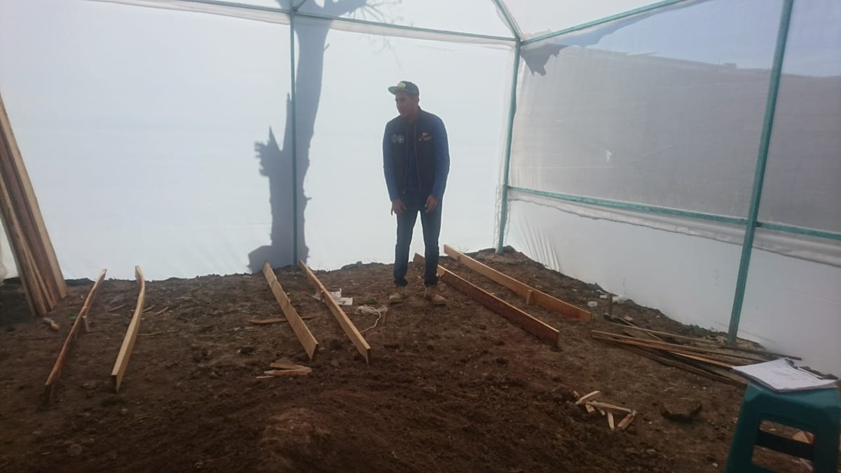 AscensoC's tweet photo. Continuamos con las capacitaciones para la construcción de camas de siembra en la  #ColoniaJavierRojoGómez , #Tulancingo, del programa a #HidalgoTeNutre.

@Sedagro 
@omarfayad 
@Car_Muniz https://t.co/vvmB6phVhi