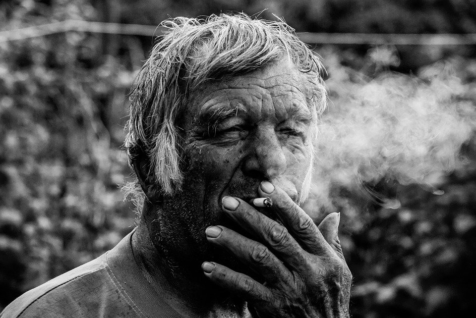 AdvWellnessLI's tweet photo. Quit #Smoking. 

Take this critical step to improve your #health and combat #aging. Smoking kills by causing #cancer, strokes and heart failure. Smoking leads to erectile dysfunction in men due to atherosclerosis and to excessive wrinkling by attacking skin elasticity. 😟😟😟 https://t.co/gEUAkTgwFs