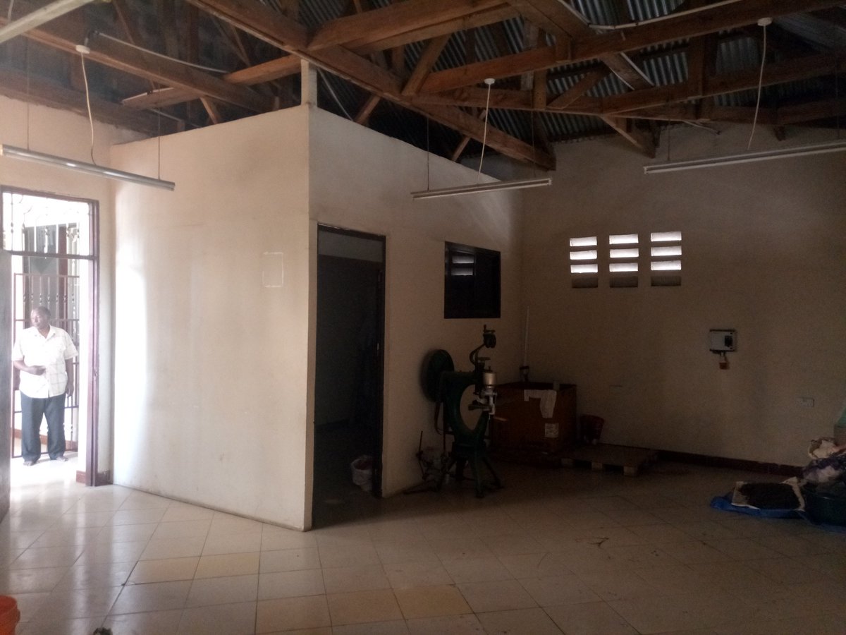 gewarealestate's tweet photo. OFFICE FOR RENT
▃▃▃▃▃▃▃▃▃▃▃▃▃▃▃▃▃▃▃ ▃ 
Located at Tegeta - Kibaoni
--- 5 Rooms office space with 1 Warehouse
--- Electricity
--- Public toilet
--- Water
--- Very near to the main road (not more than 100 meters)
--- Fenced 
Tsh. 1.5 Mil
Call: 0622474799 https://t.co/1sBJPyKQnm