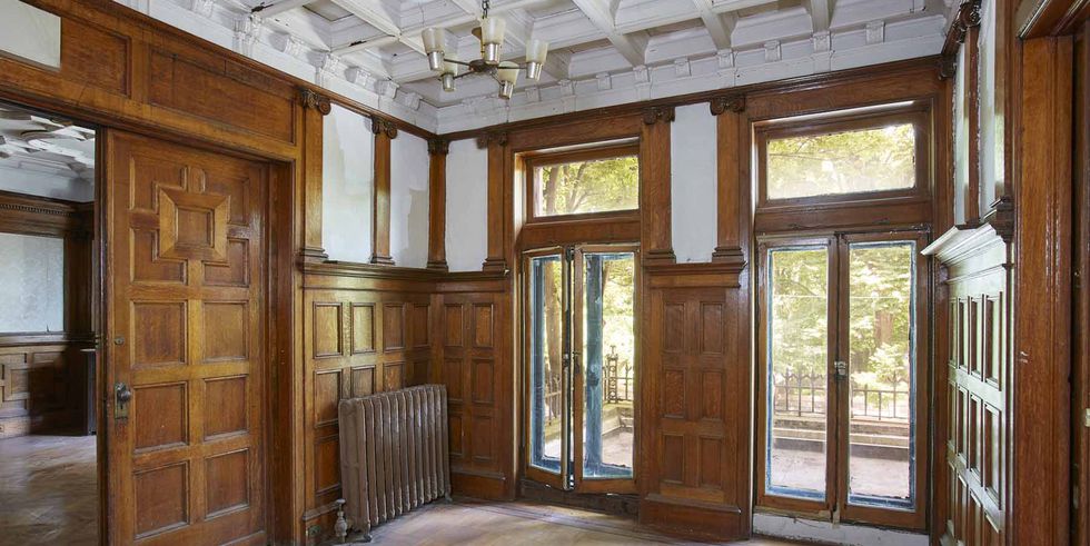 easteggrealty's tweet image. If you’re familiar with NYC real estate, you know it’s pretty rare to find a single-family mansion that’s still brimming with original details...zurl.co/7Nl9 #CarrollMansion #UWS #RiversideDrive #NYC #HistoricArchitecture #LuxuryRealEstate #LoveWhereYouLive