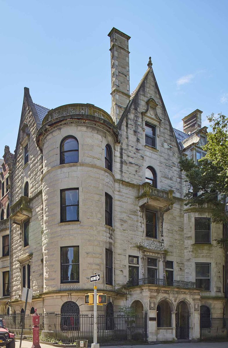 easteggrealty's tweet image. If you’re familiar with NYC real estate, you know it’s pretty rare to find a single-family mansion that’s still brimming with original details...zurl.co/7Nl9 #CarrollMansion #UWS #RiversideDrive #NYC #HistoricArchitecture #LuxuryRealEstate #LoveWhereYouLive