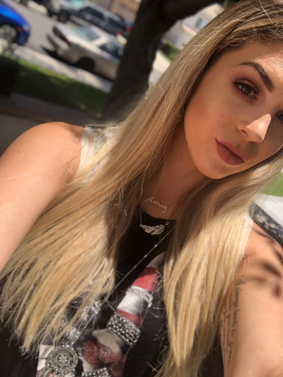 lopiccolo97's tweet photo. Happy 21st birthday baby girl. I love you so much and hope u have a great! ❤️ https://t.co/AmVB0vwhVY