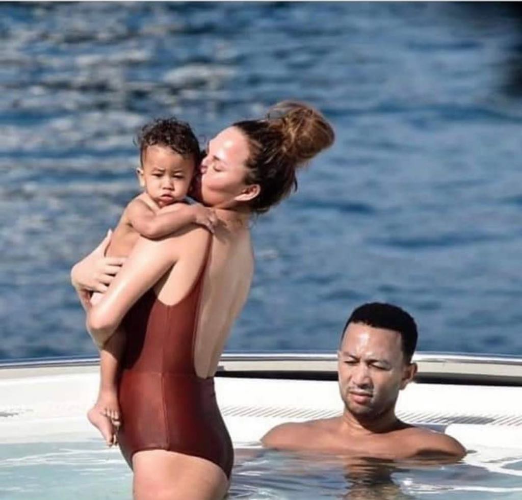 Chrissy Teigen Responds to Body Shaming Tweet 4
