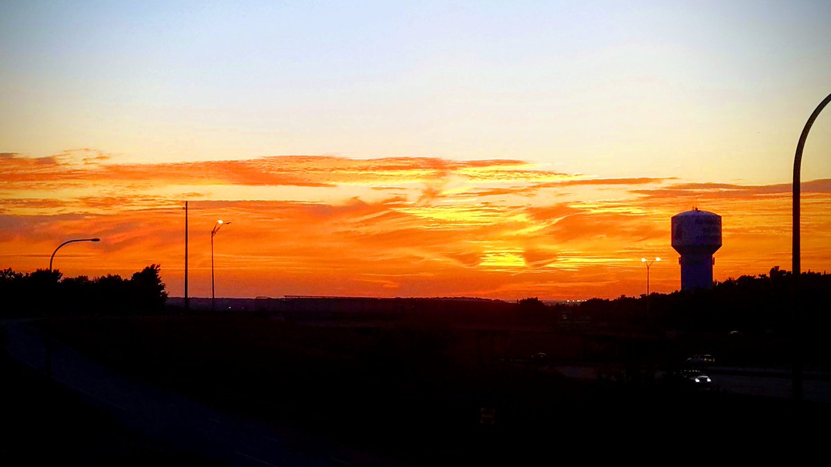 Fort Worth sunset Tuesday evening. #texassunsetsarethebest