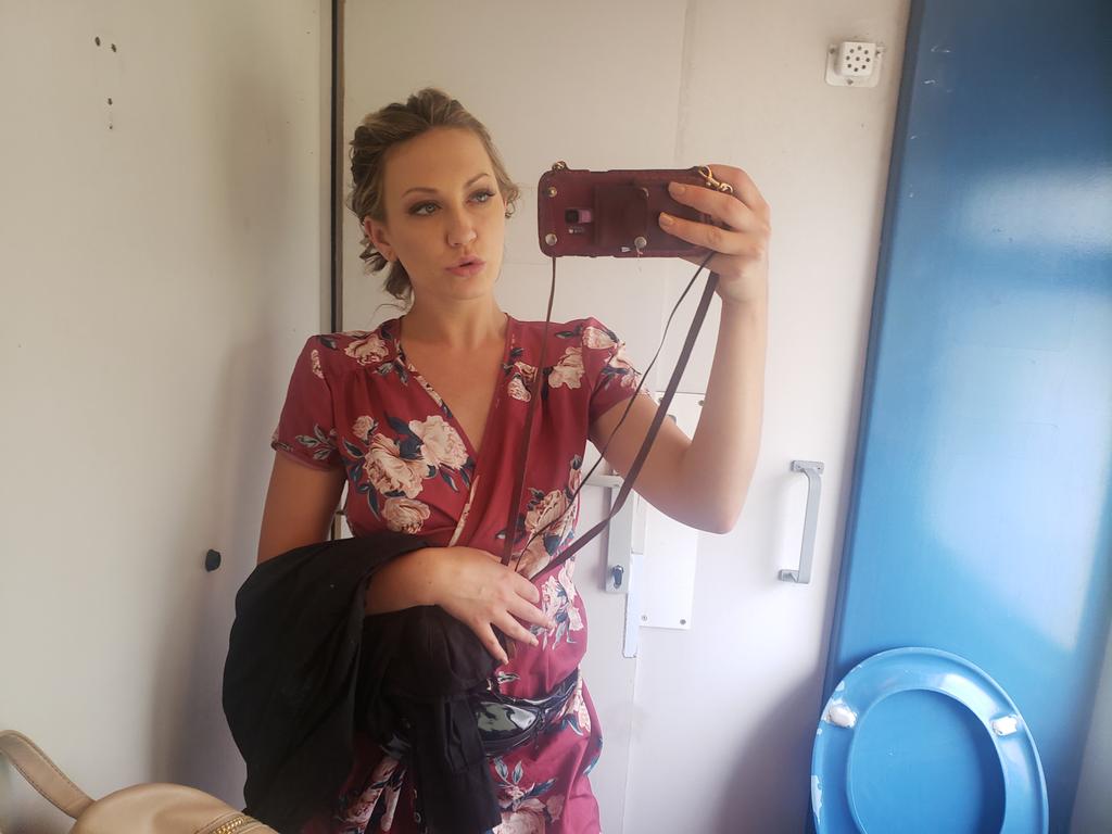 AdiraAllureXXX's tweet photo. found the perfect public transportation bathroom to hook up in... now to find the perfect person on this train to hook up with 😘 #wishmeluck #yesimwearingpantswithadress #viennabound https://t.co/Q90V2m67kF