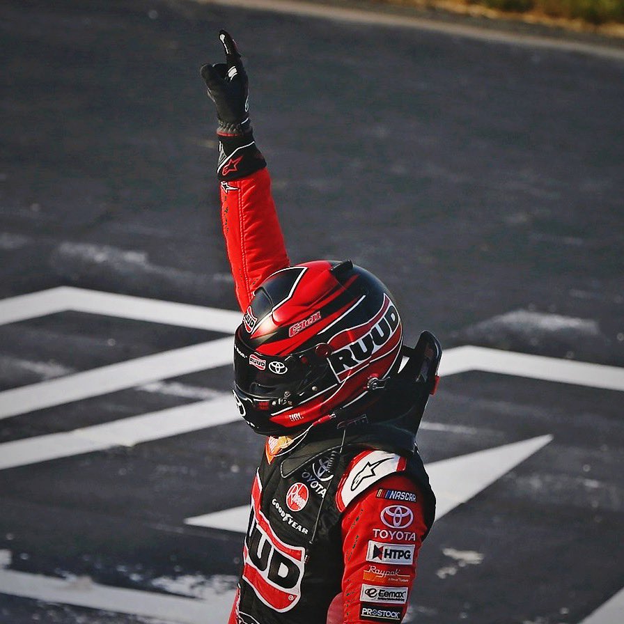 FireDownGraphic's tweet photo. Great pics of the Fire-Down designed Ruud helmet for Christopher Bell (@CBellRacing) during his recent NASCAR Xfinity Series win at Iowa. Helmet painted by @ShellShockCo
#racing #nascar #shellshock #firedowngraphics #helmet
#design #xfinintyseries https://t.co/K28xUXMqsO