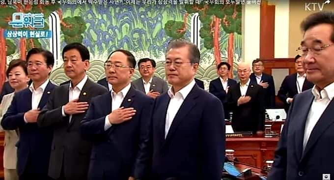 반일감정 조장하고
보수를 토착왜구라 선동하며 권력유지하는 희대의 좌파독재자 문재인은 퇴진하라!