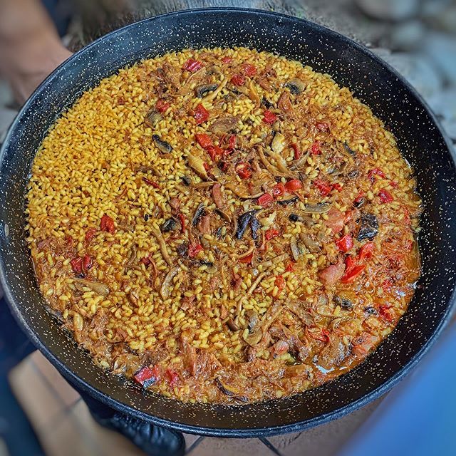 Arroz de confit de pato y setas #juevesmolones #ambbonacompanyia ift.tt/2NNYKSZ