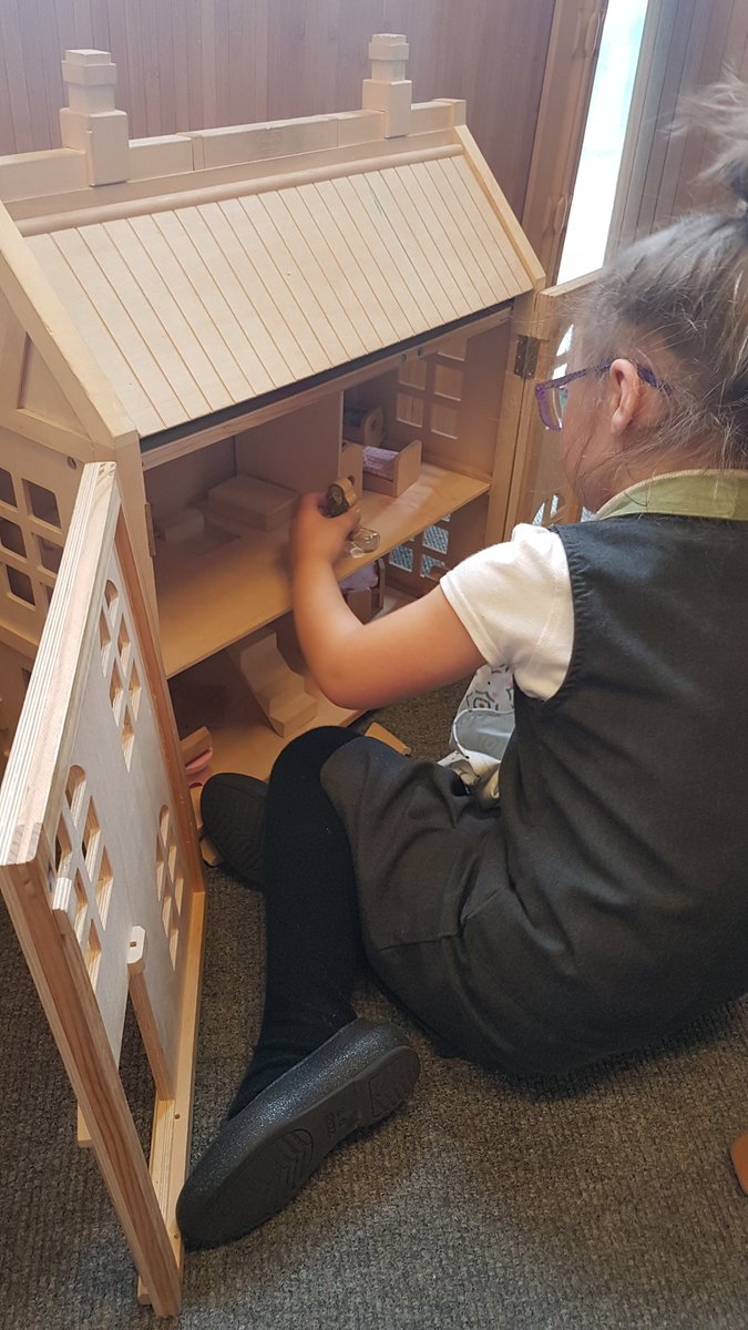 RECEPTION_RRC's tweet photo. Our little learners have enjoyed the beach tuff tray and the role play areas today. @ALCRoseheyworth @MrsBowdler https://t.co/Q8uhHt4sC8