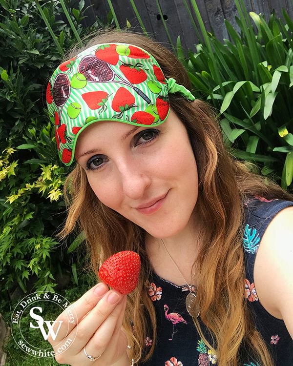 SewWhite's tweet photo. Explore my Top 5 treats for #Wimbledon Finals Weekend! From drinks &amp; chocolate treats to the cutest way to serve the iconic strawberries &amp; more. 
https://t.co/5jxFKyxf7h
@chiefchoclady @CarolineRandell @LeCreusetUK @elyswimbledon @BaileysOfficial @PimmsGB @marksandspencer https://t.co/KbASR1ruQ7