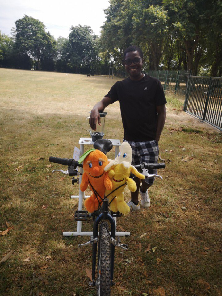 solidarifood's tweet image. Apres midi au Chene Magique 🌳, accueil de loisirs et sensibilisation au #gaspillagealimentaire 🥗 auprès des 6-12 ans! Ils ont nous aidés grâce aux #VéloSmoothie #AntiGaspi et savourer d’excellents jus frais🍹 Bravo à tous 👏 et merci aux @MdqleTroisMts d’@Angers! 🍏🥕