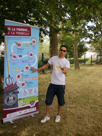 solidarifood's tweet image. Apres midi au Chene Magique 🌳, accueil de loisirs et sensibilisation au #gaspillagealimentaire 🥗 auprès des 6-12 ans! Ils ont nous aidés grâce aux #VéloSmoothie #AntiGaspi et savourer d’excellents jus frais🍹 Bravo à tous 👏 et merci aux @MdqleTroisMts d’@Angers! 🍏🥕