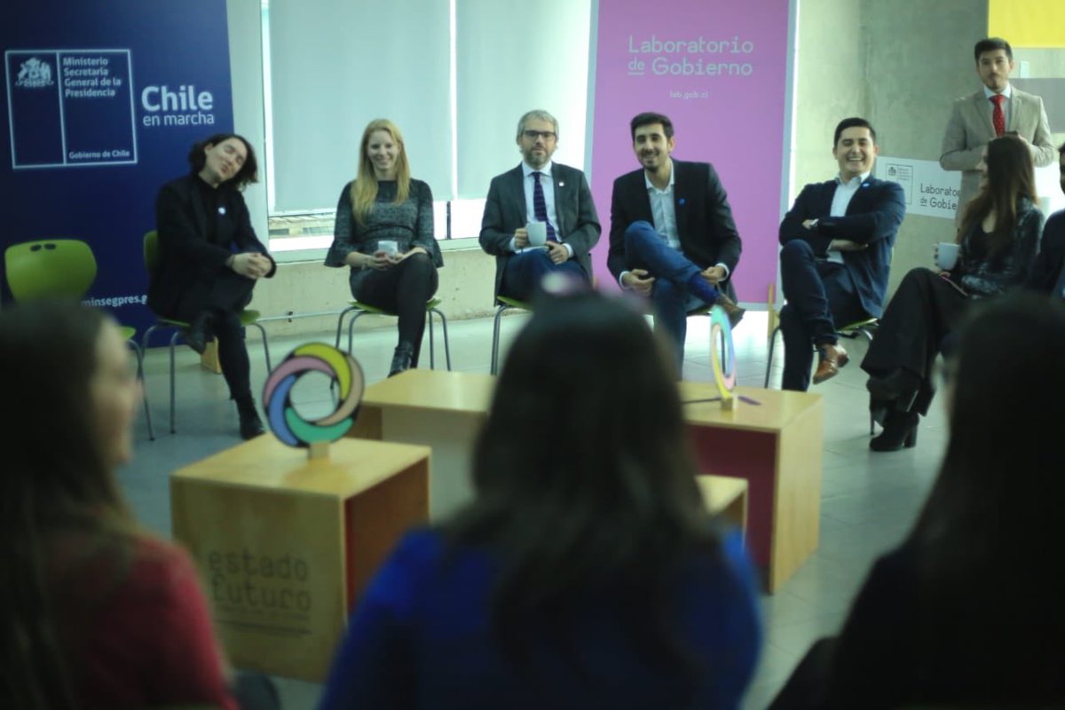 Segpres's tweet photo. 📢 ¡Buscamos acercar el Estado a las personas!
Ministro @gblumel se reúne con equipo del @labgobcl para dialogar sobre su trabajo y aporte en el proceso de #ModernizacionDelEstado en su 4to Aniversario.
#ChileEnMarcha 🇨🇱 https://t.co/lH0mvDKLb4