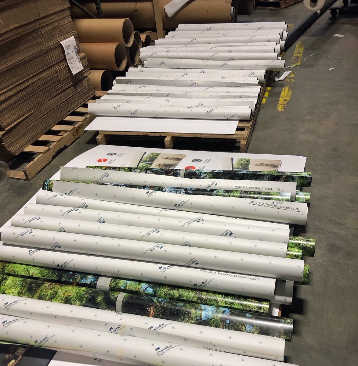 exploringgraphx's tweet photo. The view in our shop today: we're printing rolls and rolls of custom wallpaper! Our talented team produces the highest quality work for projects of all sizes.

#grandformatprinting #wallpaper #customwallpaper #printing https://t.co/6u6HuZpcNv