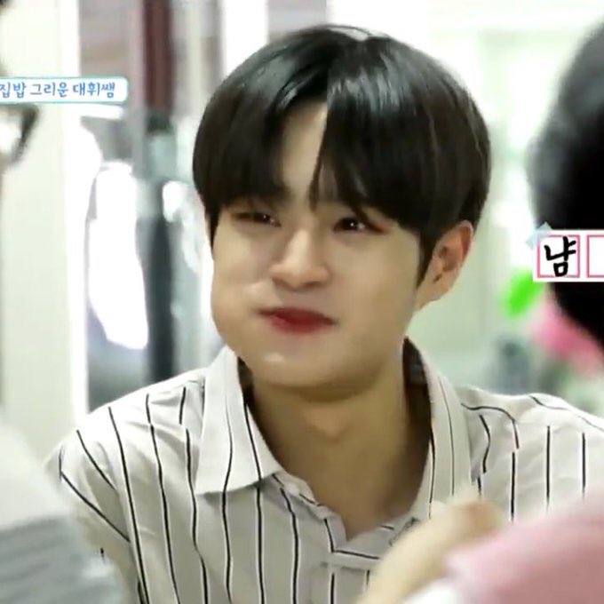 AdorableLeeHwi's tweet photo. เอ็นดูเวลาน้องแดฮวีกินจริงๆ  แก้มอ้วงน่าบีบมาก หมั่นเขี้ยววว  #MGMAVOTE #AB6IX https://t.co/aJBm9zz6ad