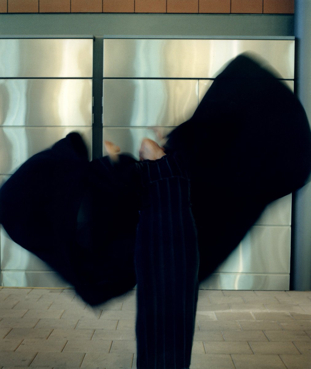 In celebration of our 25th year, a #tbt to 'Trainstation' which took place at stations in UK and across Europe 1999-2004. See our spanking new website for more details &amp; pics! sevensistersgroup.com (Photo: Mattias Ek)
#sitespecific #immersive #performance #dance #visualarts