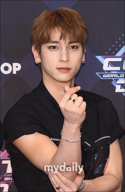 Hangyulfrance's tweet image. [PHOTOS] #HANGYUL @ M!Countdown Photo Time (110719) : facebook.com/pg/HangyulFran…

#SIXC #6crazy #이한결 #한결 #프로듀스X101 #PRODUCE_X_101