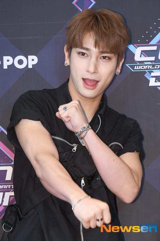 Hangyulfrance's tweet image. [PHOTOS] #HANGYUL @ M!Countdown Photo Time (110719) : facebook.com/pg/HangyulFran…

#SIXC #6crazy #이한결 #한결 #프로듀스X101 #PRODUCE_X_101