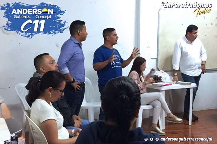 AndersonGutir18's tweet photo. Estamos fortalecidos por la #fuerza y el ímpetu que nos otorgan lo equipos que rodean este proceso. Conozco de la #capacidad de liderazgo de quienes los direccionan. David Mancera

A 108 días de las #elecciones nos tenemos #confianza para asumir el reto.
#EnPereiraSomos #fuerza https://t.co/I67b1BjkgW