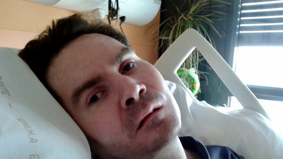 Card_R_Sarah's tweet image. On this sad day, I pray for the eternal rest of the soul of Vincent Lambert who died a martyr, a victim of the frightening madness of the men of our time. I pray for his family and especially for his parents, so courageous, so dignified. Let's not be afraid. God is watching. +RS