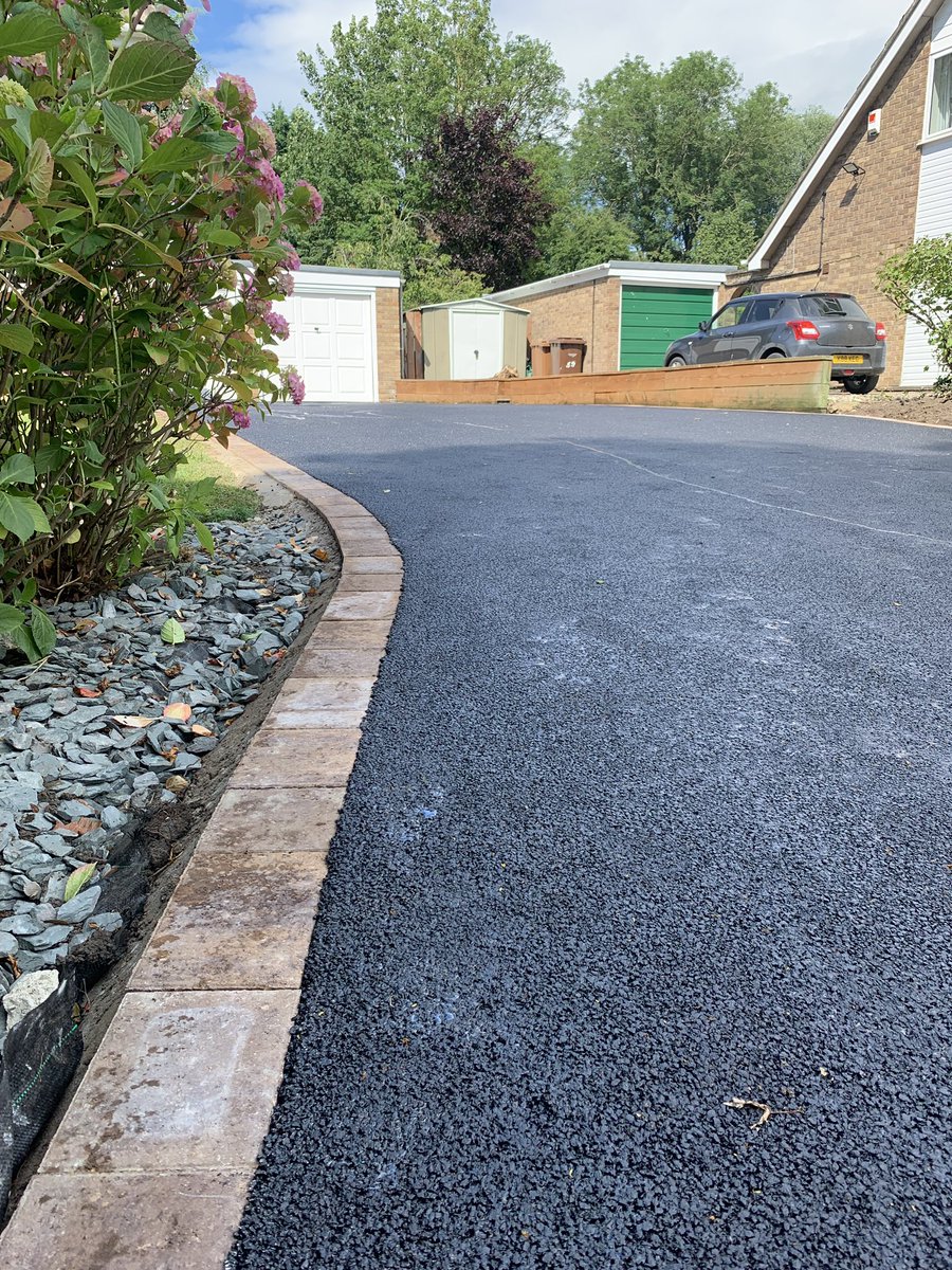 🚧 Dorrington Project 🚧

Existing driveway was removed and a new Plaspave Modena Block border was installed along with a new sub base, 20mm Binder course and to finish a layer of 6mm SMA from <a href="/CEMEXUKAsphalt/">CEMEX UK Asphalt</a> 

A fantastic new surface that is built to last.