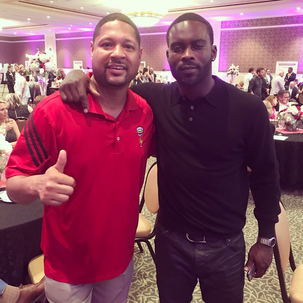 chrishandles's tweet photo. Hanging with @MichaelVick at a charity event yesterday to raise money for cancer. Some amazing people there to support such an important cause. #lifeexperiences #fightcancer #harlemglobetrotters #legendaryqb https://t.co/HVatYod3jN