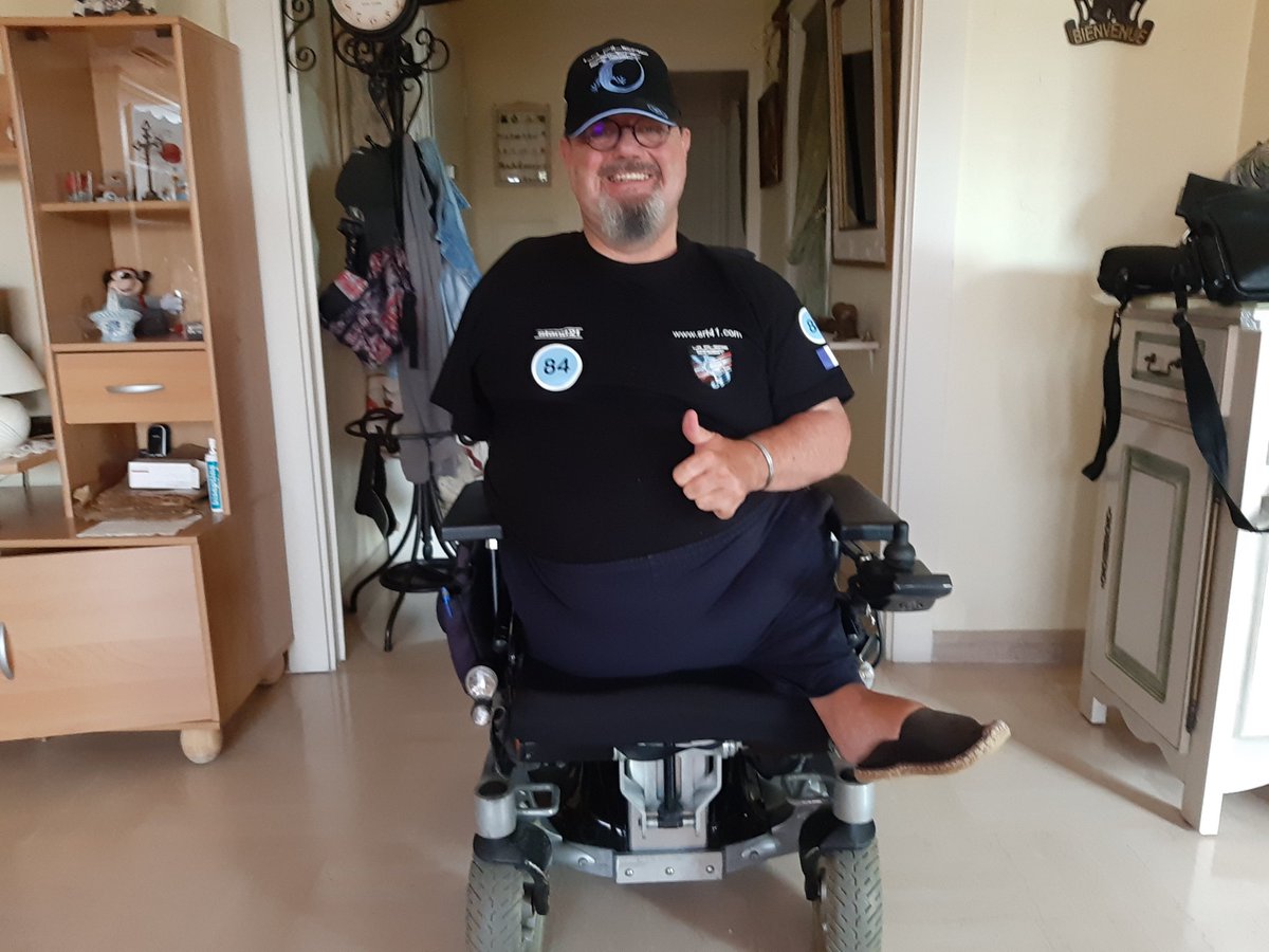 AccessibleTOUS's tweet photo. Bonsoir nos Amis, fauteuil roulant électrique réparé : BRAVO #Handipro ! Excellente soirée et douce nuit à tous ! 
Demain mon anniversaire ! Bisous ! https://t.co/lCjCx466Zl