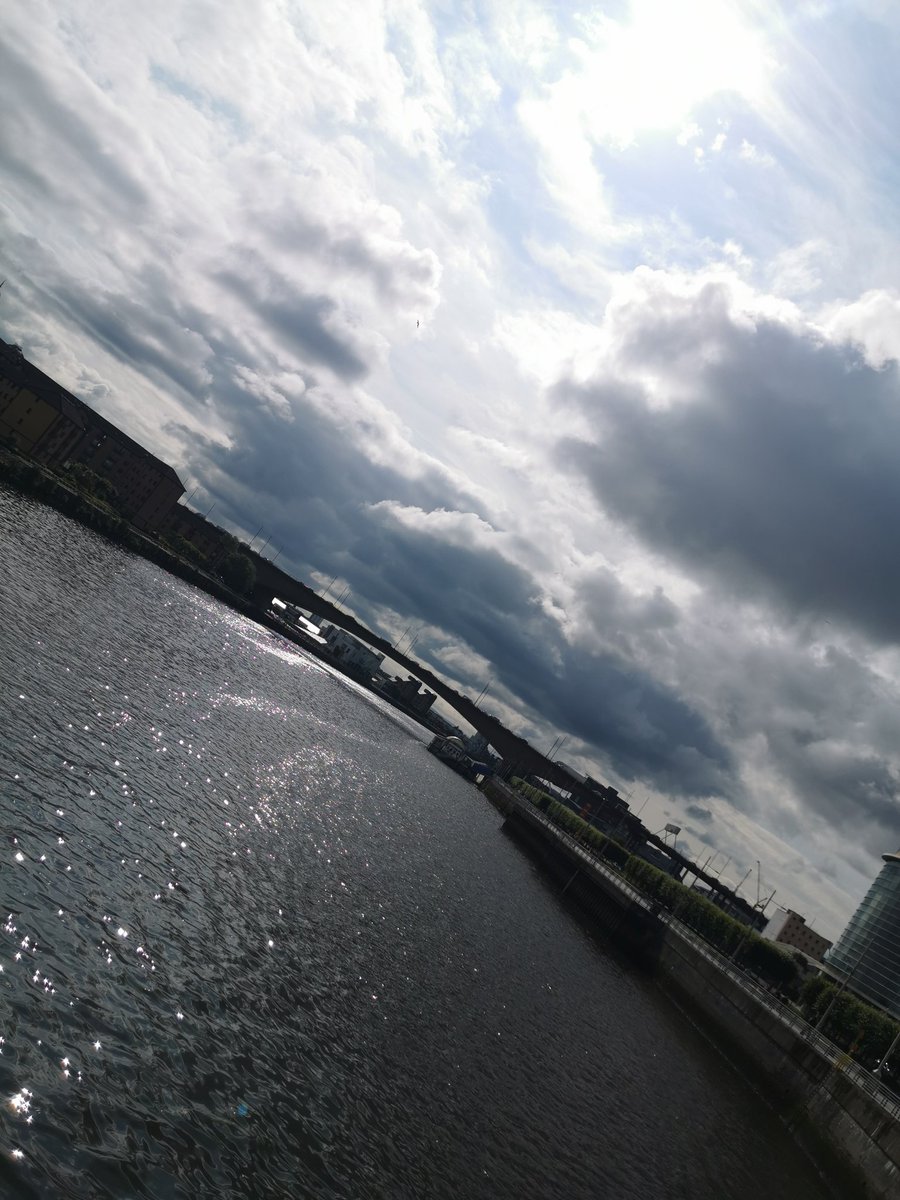 LadyKazHaya's tweet photo. Lovely warm sunshine on my walk home from work tonight... #RiverClyde #Glasgow #GlasgowCityCentre #WalkHomeFromWork #beautifulSunshine #Scotland https://t.co/1q9MZCqo7X