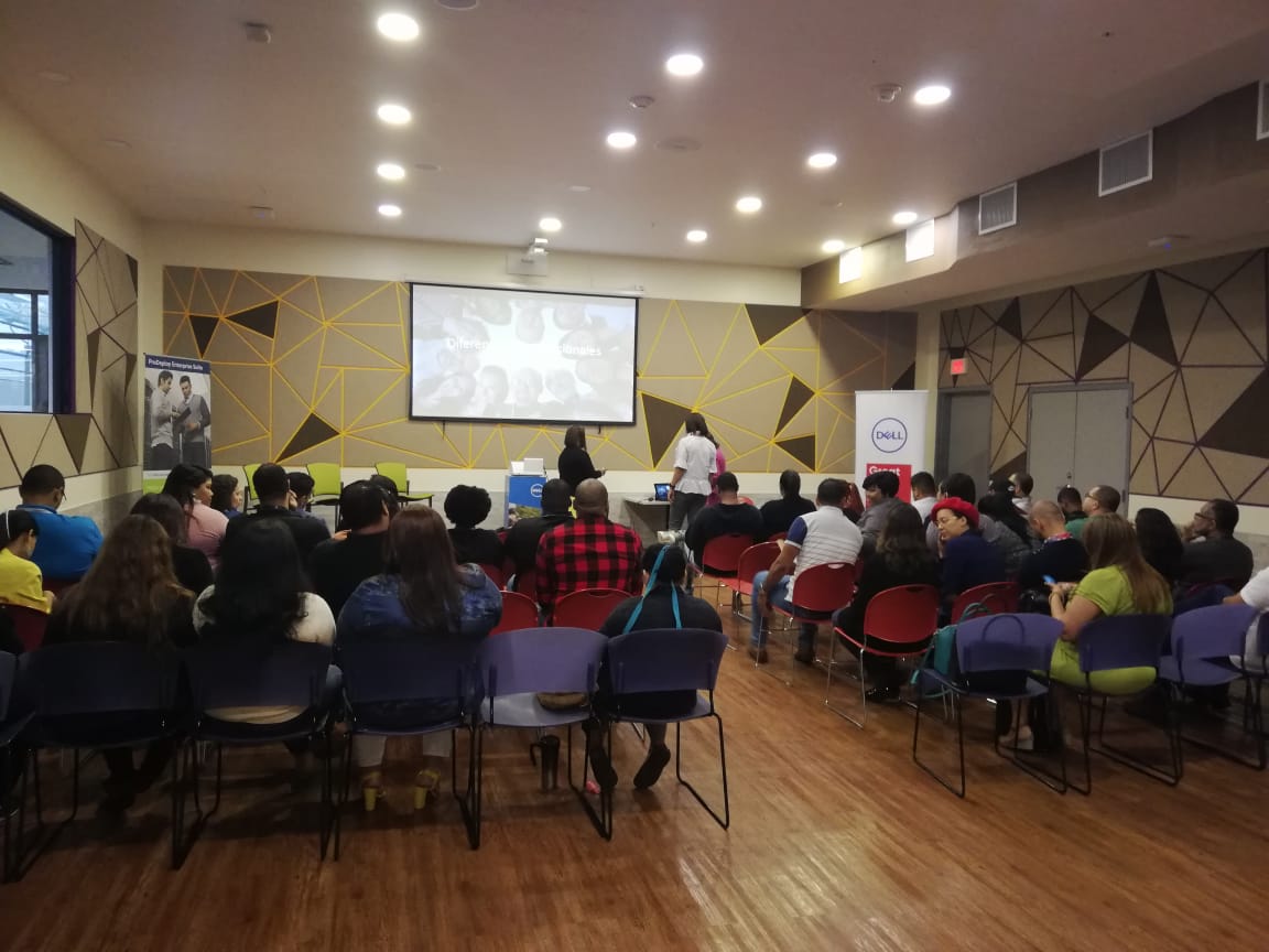 manuLrios's tweet photo. Agradecidos con "Arleen Diaz Vergara" 👩 VP de Gestión Humana y Cultura de @Banistmo compartiendo el tema "Diferencias Generacionales en el Liderazgo" junto al equipo de @DellPanama gracias a #WIAPanama y #GenNextPanama

#Iwork4Dell
#LifeAtDell
#DellSocialImpact https://t.co/KePFoTTj60