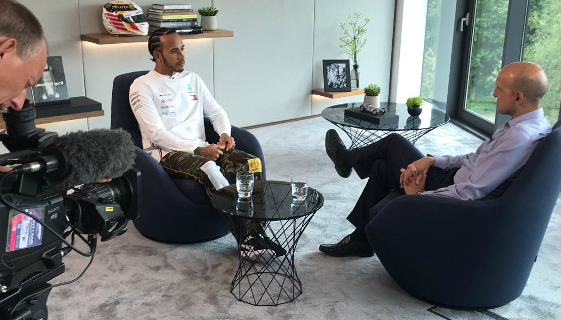 C4F1's tweet photo. 🏁SO MUCH to enjoy this weekend @SilverstoneUK 🥳

ALL the action LIVE @Channel4 from 9.55am 🇬🇧#BritishGP

+ BIG interviews with @LewisHamilton, @Max33Verstappen, @England boss Gareth Southgate &amp; @MercedesAMGF1 team principal Toto Wolff 🏁

Bring IT on 👊!

#C4F1 | @matthewsyed https://t.co/hmJ2FBJdSO