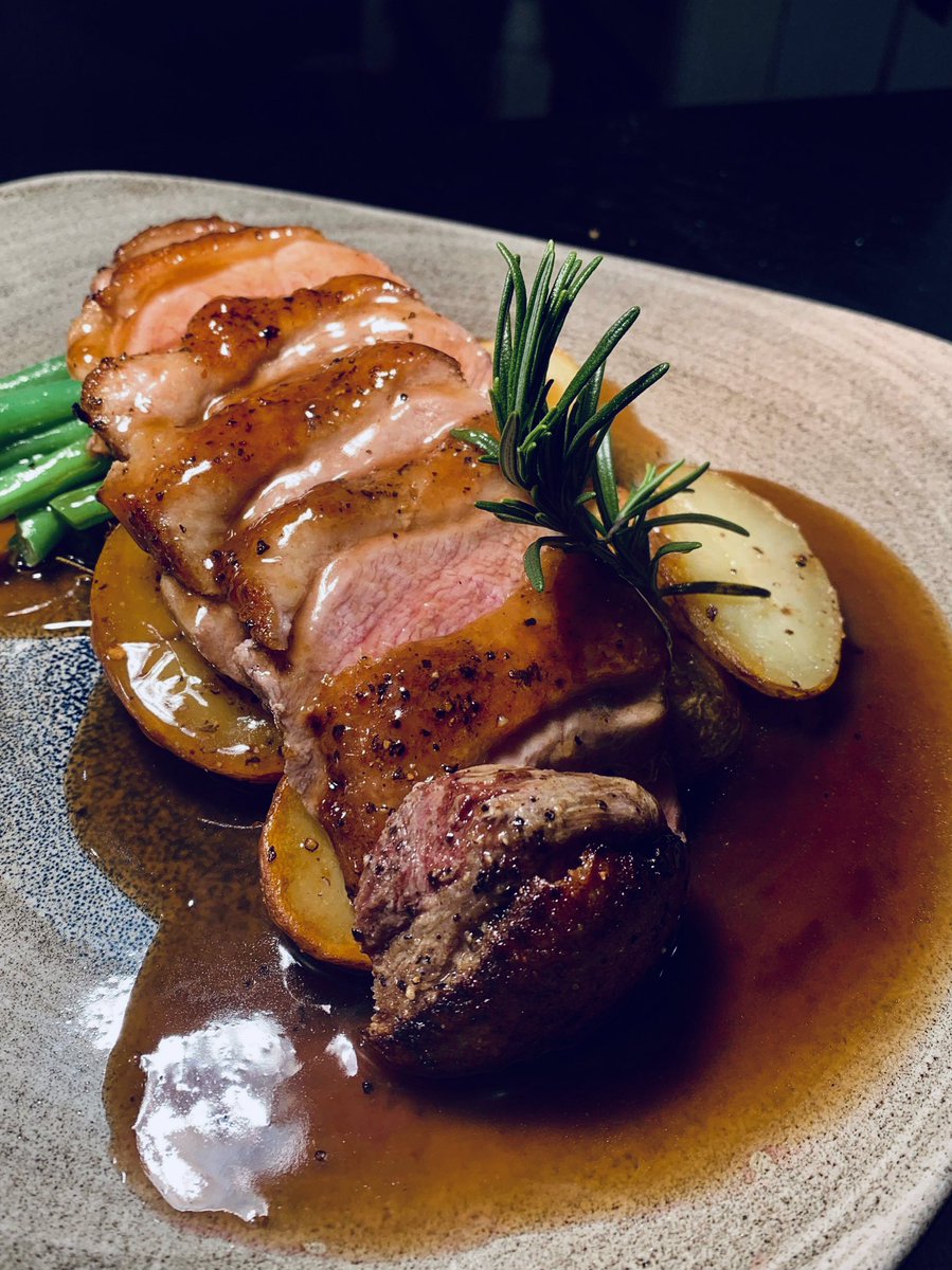 primanewcastle's tweet photo. Come and try one of our most popular dishes.. Duck breast with sautéed potatoes and red wine Jus😍😍 

It’s happy hour till 7pm at Prima and 2-4-1 cocktails all evening, start your weekend right, with us🥂

Call us on 0191 233 1011 to book! https://t.co/9bao82BeoL
