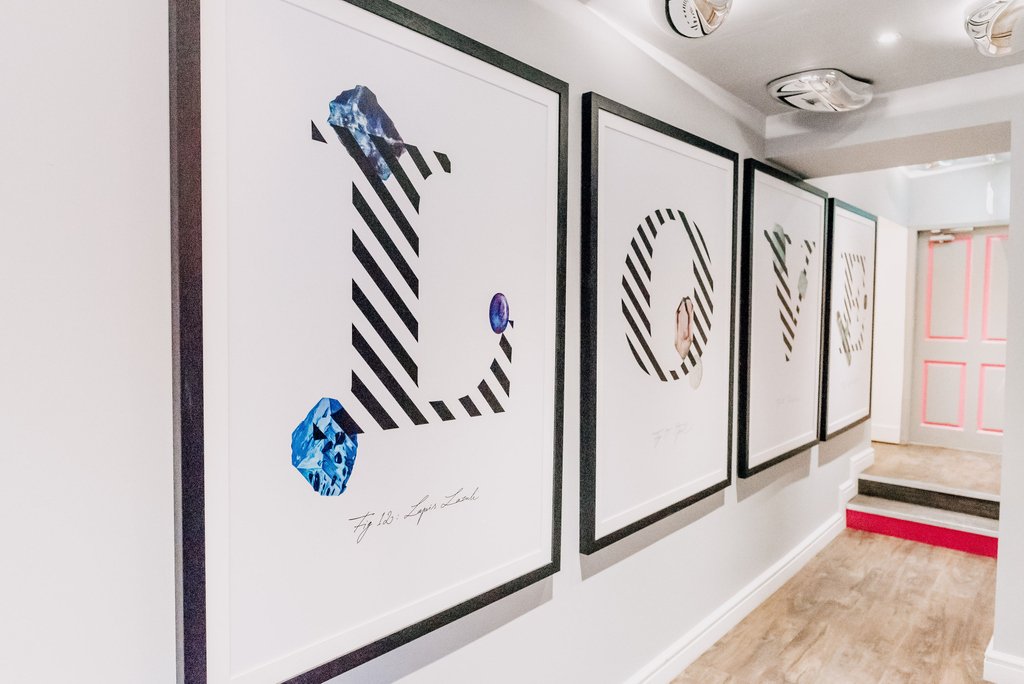 thecharltonhall's tweet photo. Quirky corridors full of character and love light the way..
-
-
📸: Sarah Glynn Photography for @unveiledmag GLITTERATI shoot
-
-
#love #loveart #art #quirkycorridor #interiordesign #modernart #mirrorlighting #lightingdesign #rennovation #glowup https://t.co/Rv3TtPUOO9