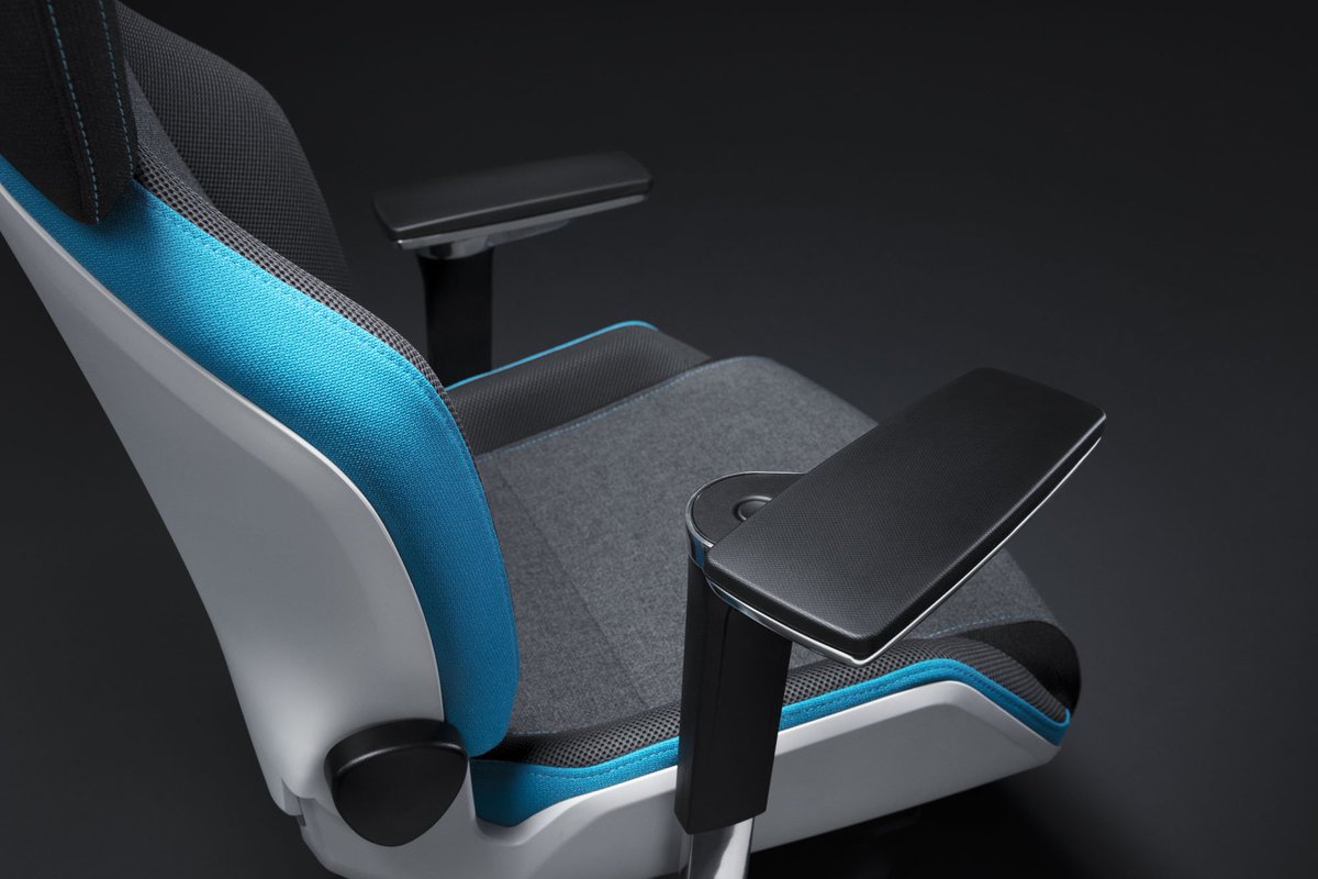 RECARO_Gaming's tweet photo. Das Urteil der Gaming-Institution @maniaconline ist da: Die Qualität des  #RECARO #Exo Platinum hat voll überzeugt und unserem #GamingSeat die  Auszeichnung „Sehr gut!“ eingebracht. 
Zum Test: https://t.co/osLZcxMdse
#GamingSitz #RecaroExo #GamingChair https://t.co/gFbNbGZV8P