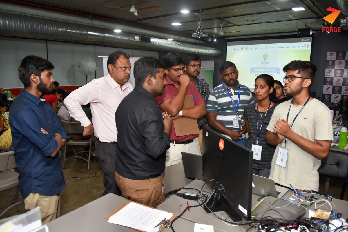FORGE_FORCE's tweet photo. #SIHHatFORGE A glimpse of the third round of Jury evaluation by technical experts from our corporate partners @boschindia @MahindraRise and various other industries! #SIHH2019 #SIHhardwareedition https://t.co/ABZMeHoYX2
