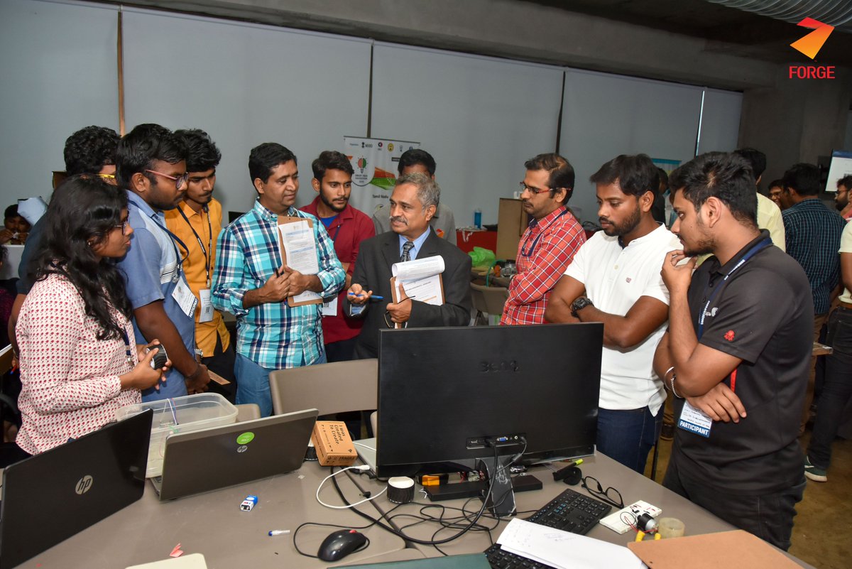 FORGE_FORCE's tweet photo. #SIHHatFORGE A glimpse of the third round of Jury evaluation by technical experts from our corporate partners @boschindia @MahindraRise and various other industries! #SIHH2019 #SIHhardwareedition https://t.co/ABZMeHoYX2