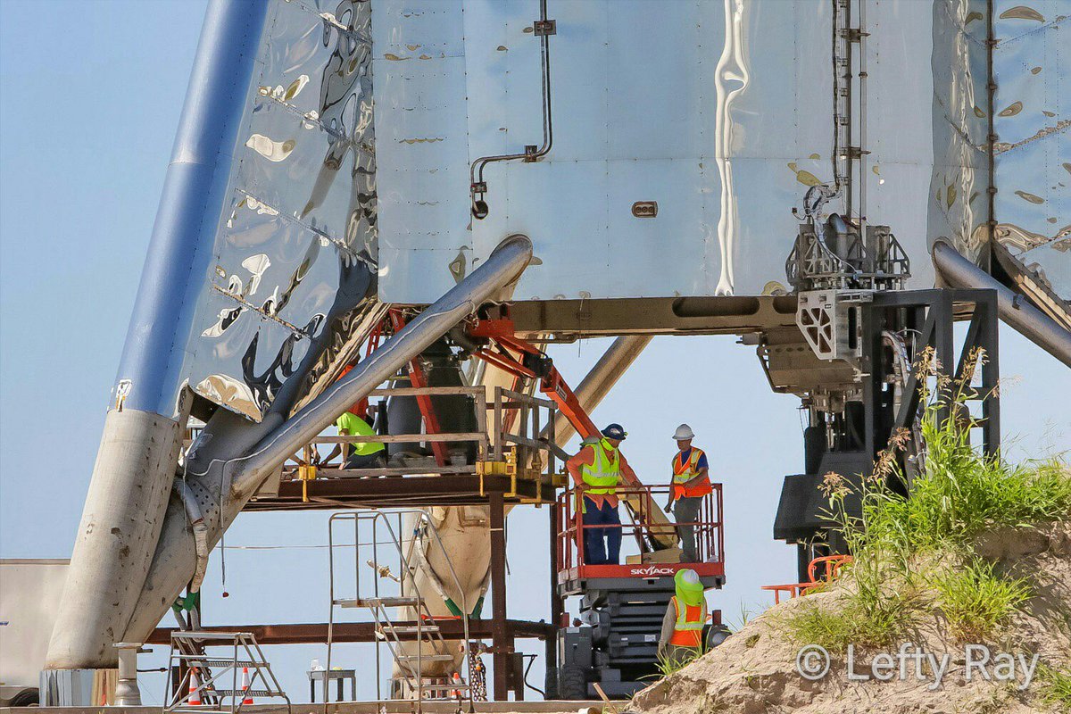 LeftyRay's tweet image. SN6 Raptor almost completely installed. LIVE from Boca Chica Beach #SpaceX #starhopper #bocachica #starship