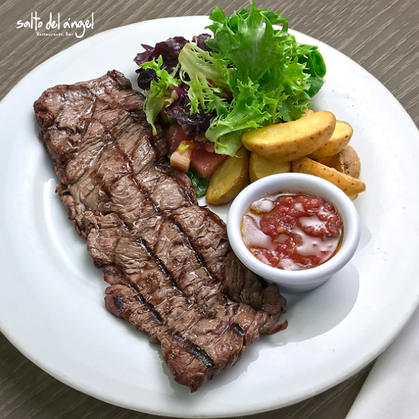 SALTODELANGEL's tweet photo. En cada mordisco sentirás el crocante de nuestras papas. ¿Estás listo para saborear esta combinación? Un plato perfecto para tu almuerzo de hoy. #SaboresDelSalto Reserva al 310 785 6212 https://t.co/ZnIyOYcJ3N