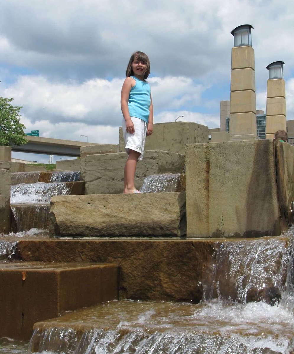 Himes412's tweet photo. #FlashbackInTime #TenYears
July 11, 2009 #WaterSteps along #NorthShore #Pittsburgh @himes_ky02 https://t.co/pGTmPUfcLt