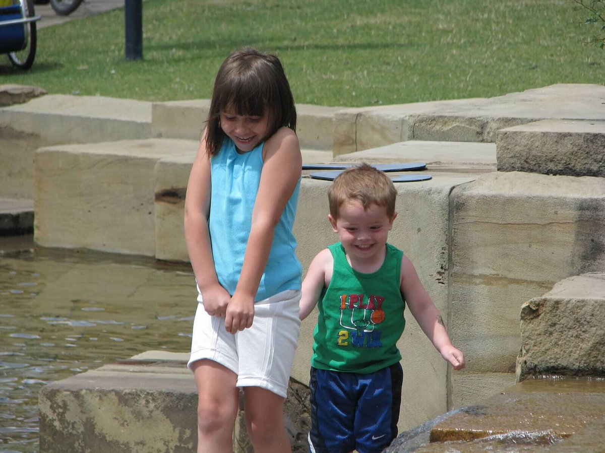 Himes412's tweet photo. #FlashbackInTime #TenYears
July 11, 2009 #WaterSteps along #NorthShore #Pittsburgh @himes_ky02 https://t.co/pGTmPUfcLt