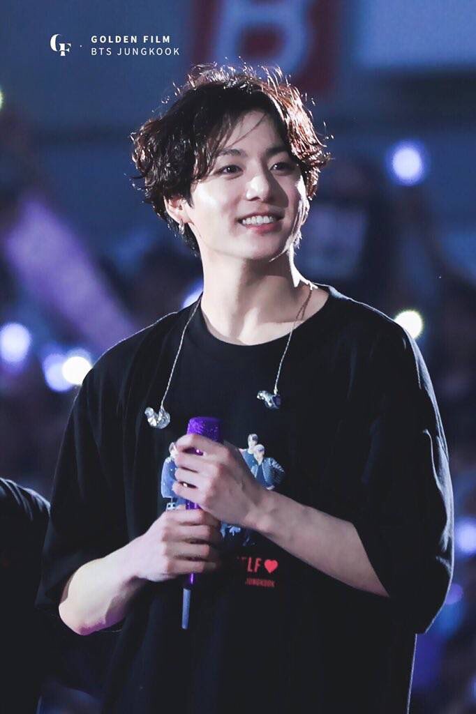 CalledGO's tweet photo. He always gives his beautiful smile😊 to everyone . 
If you can meet with him,please give your most happiest smile to him and tell him that you love him so much.

#BTS #MGMAVOTE #MGMABTS #MGMAVOTEBTS #ARMY #JUNGKOOK #JungkookOurEuphoria https://t.co/6GQXRX9oXg