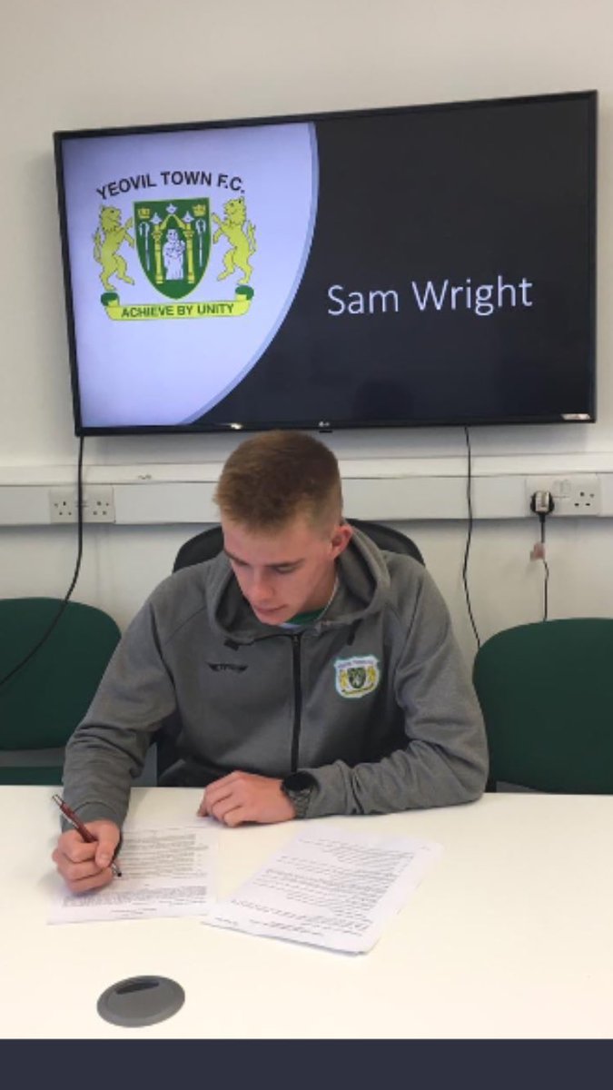 Congratulations to Big Sam Wright Signing For <a href="/YTFC/">Yeovil Town FC</a> ..... from <a href="/LiveLikeAProUK/">LiveLikeAProUK2016 🇬🇧</a> 💚💚🇨🇦🇬🇧#TremendousProspect #YeovilTown <a href="/ChivenorSoccer/">Chivenor Soccer School</a> <a href="/ChampionFootbal/">Dannev78</a>