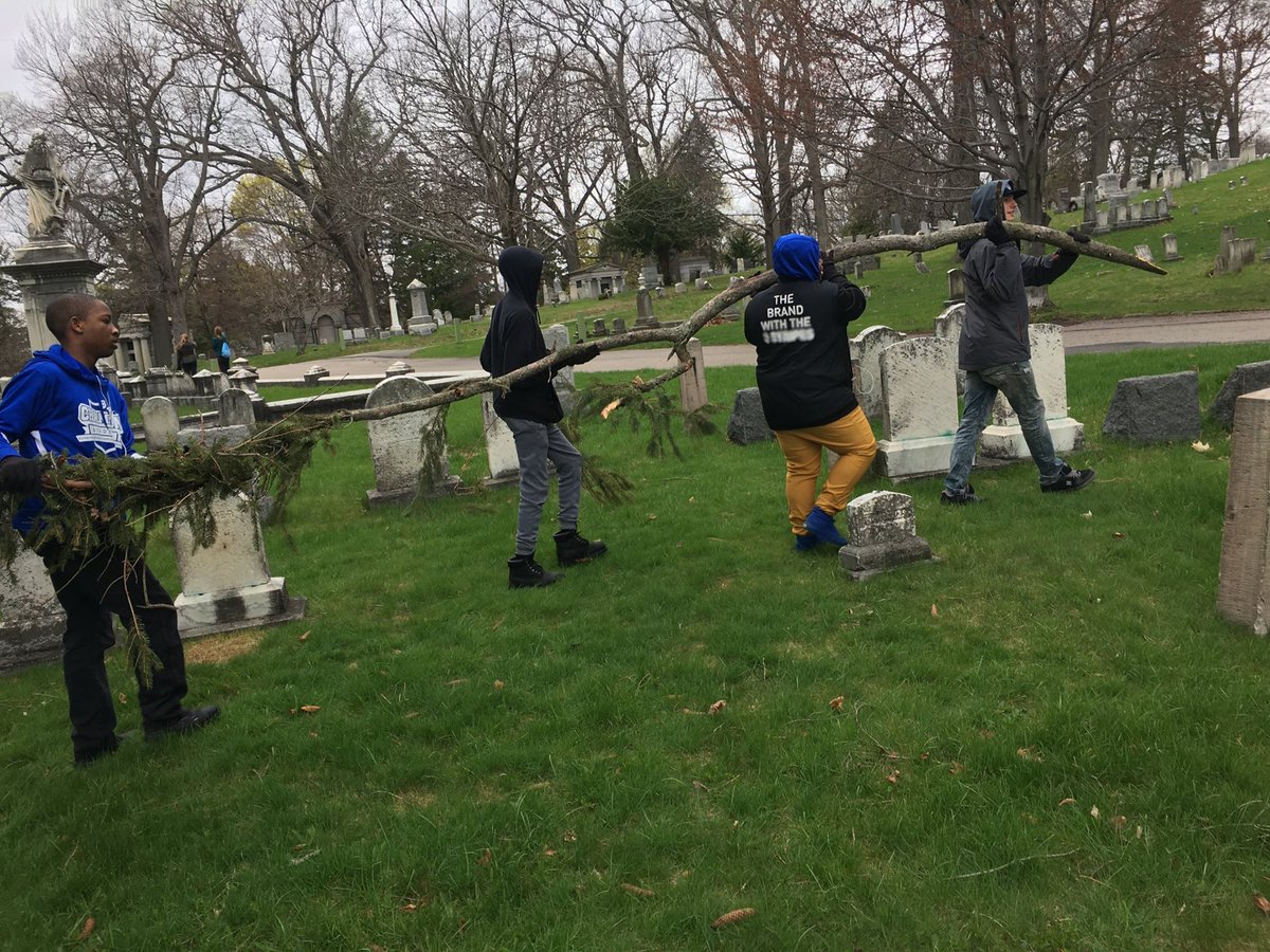 585Champions's tweet photo. โฐThrowback Thursday โฐ
Throwback when a group๐จโ๐ฉโ๐ฆโ๐ฆ of champions๐ volunteered and cleaned๐ up a local cemeteryโช here in Rochester!
Visit https://t.co/jpLuBvQSms
Text "Unbreakable" to 41-444 to donate.
#ThrowbackThursday
#Volunteer
#585Champions
#IntentionalTeamwork https://t.co/xFTLlaqXwp