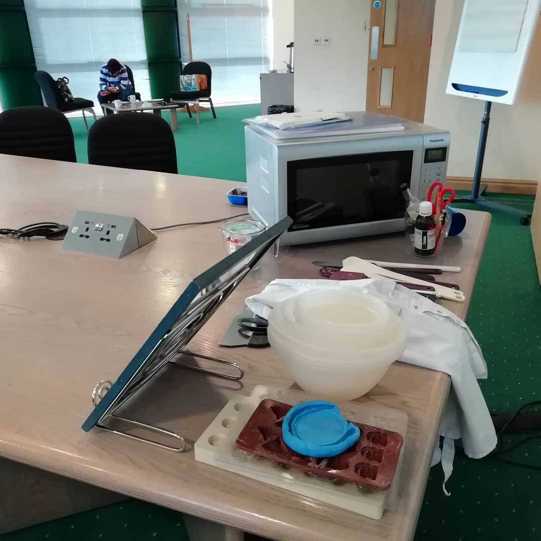 CathysChocs1's tweet photo. All set up for for #womeninruralenterprise in Lincoln tonight to talk about all things chocolate
#artisan #handmade #handtempered #chocolate #local #newarkontrent #notts #lincs #glutenfree #nutfree #vegan #nopalmoil #WiRE #womeninbusiness #smallandsupercharged https://t.co/kJiEXALPv4