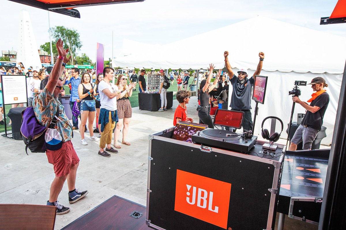 JBLaudio's tweet photo. California! We're giving away two pairs of tickets to @VansWarpedTour Mountain View! Enter to win a pair of weekend passes + a VIP experience with festival merch and JBL LIVE 650 BTNC headphones. Enter here  https://t.co/T3qunNlsDt https://t.co/SW0KjKJseZ